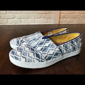 TOMS Canvas sliders